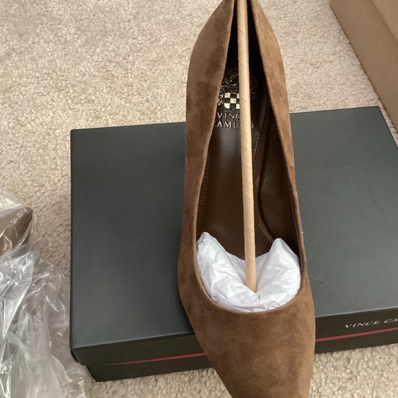 Vince Camuto Suede Pumps NIB size 9 - Picture 7 of 7